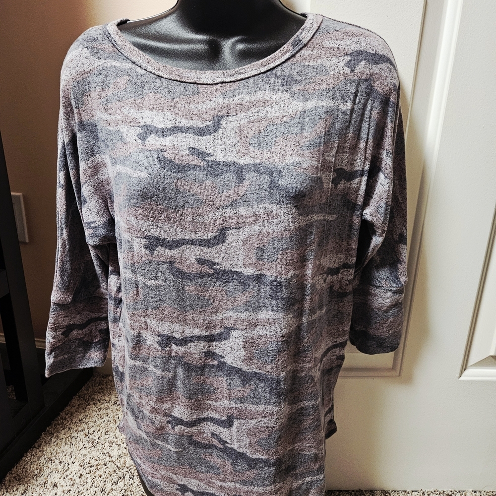 Pink Clover Camouflage Top in Gray and Pink - Picture 5 of 10